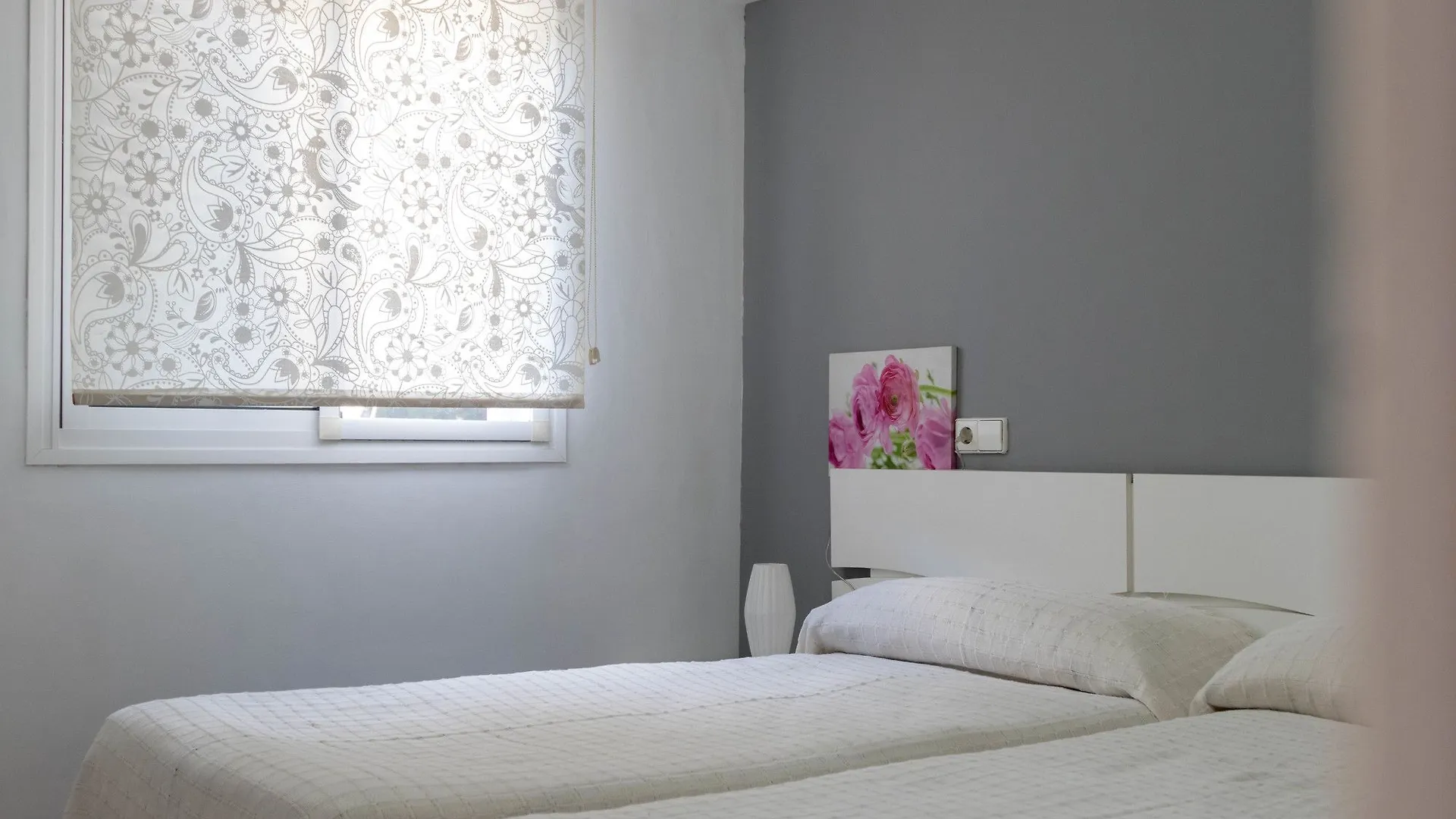 Eden Roc Beach Front Apartments 马尔韦利亚